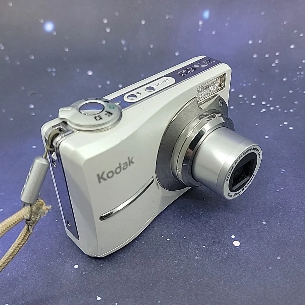 Kodak EasyShare C613 White Silver‎ Digital Camera 3X Zoom 6.2MP TESTED W/ ISSUES
